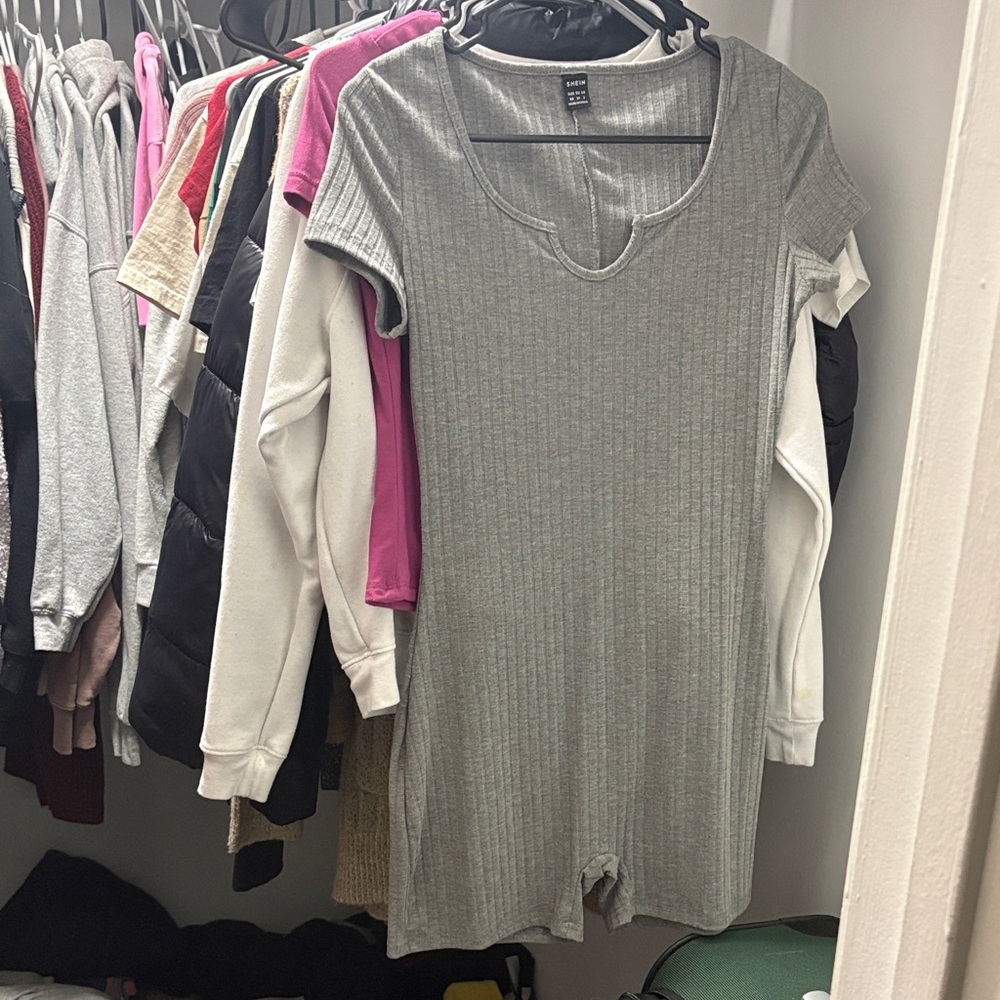 SHEIN Gray Ribbed Bodysuit